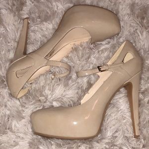 Nine West nude pumps